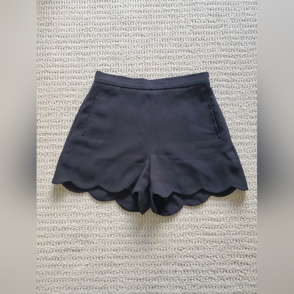 Wilfred Scalloped Shorts - Picture 2 of 8